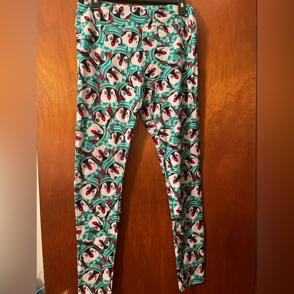 Lularoe penguins leggings Tall & curvy